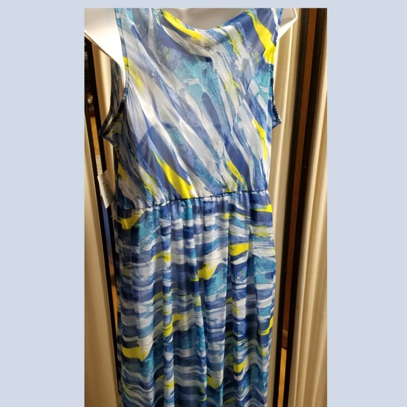 🆕️NWT Relatively polyester maxi dress. - Picture 4 of 4